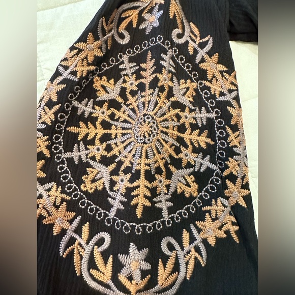 Selfie Couture Embroidered Dress XS-S - Picture 4 of 8